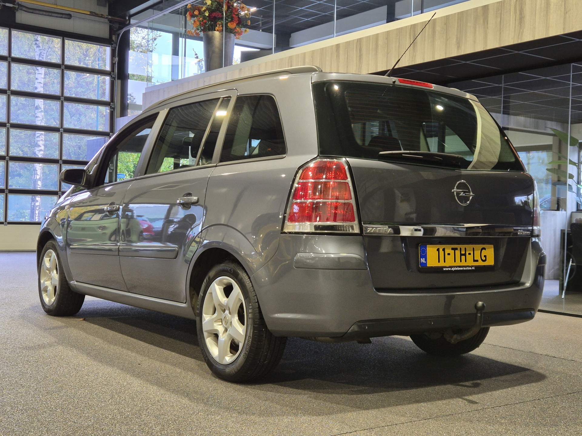 48691845-1.jpg