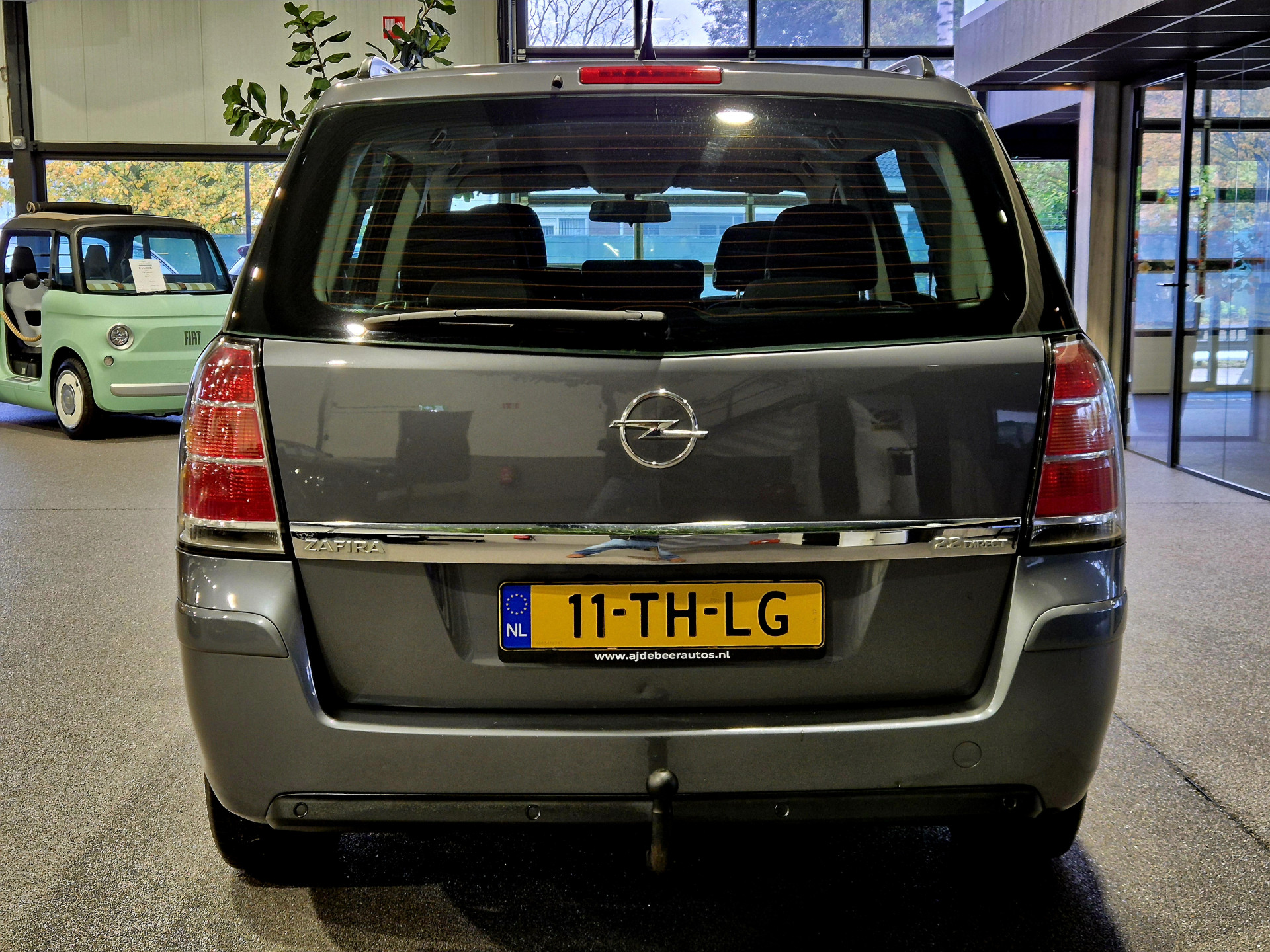 48691845-10.jpg