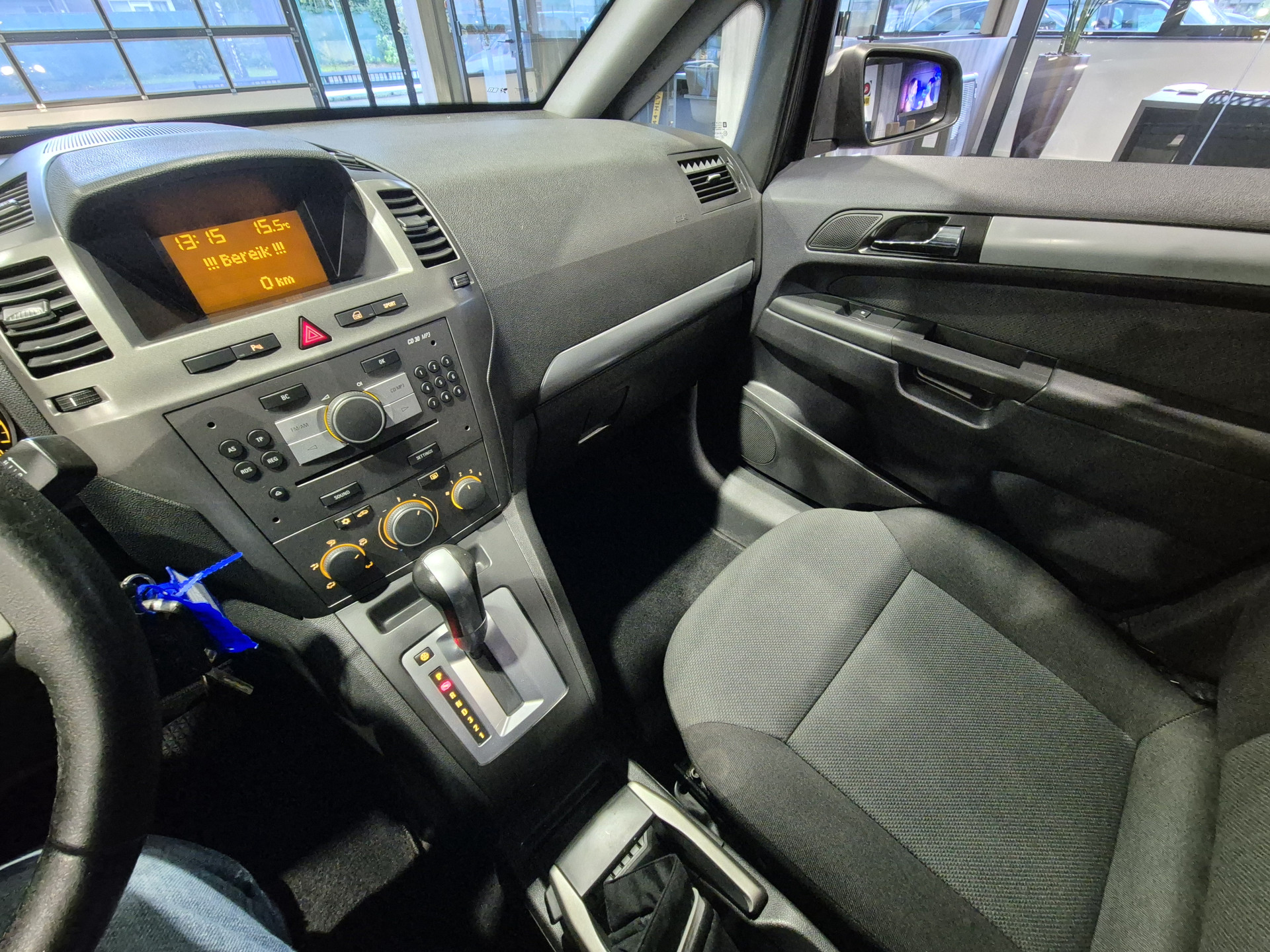 48691845-16.jpg