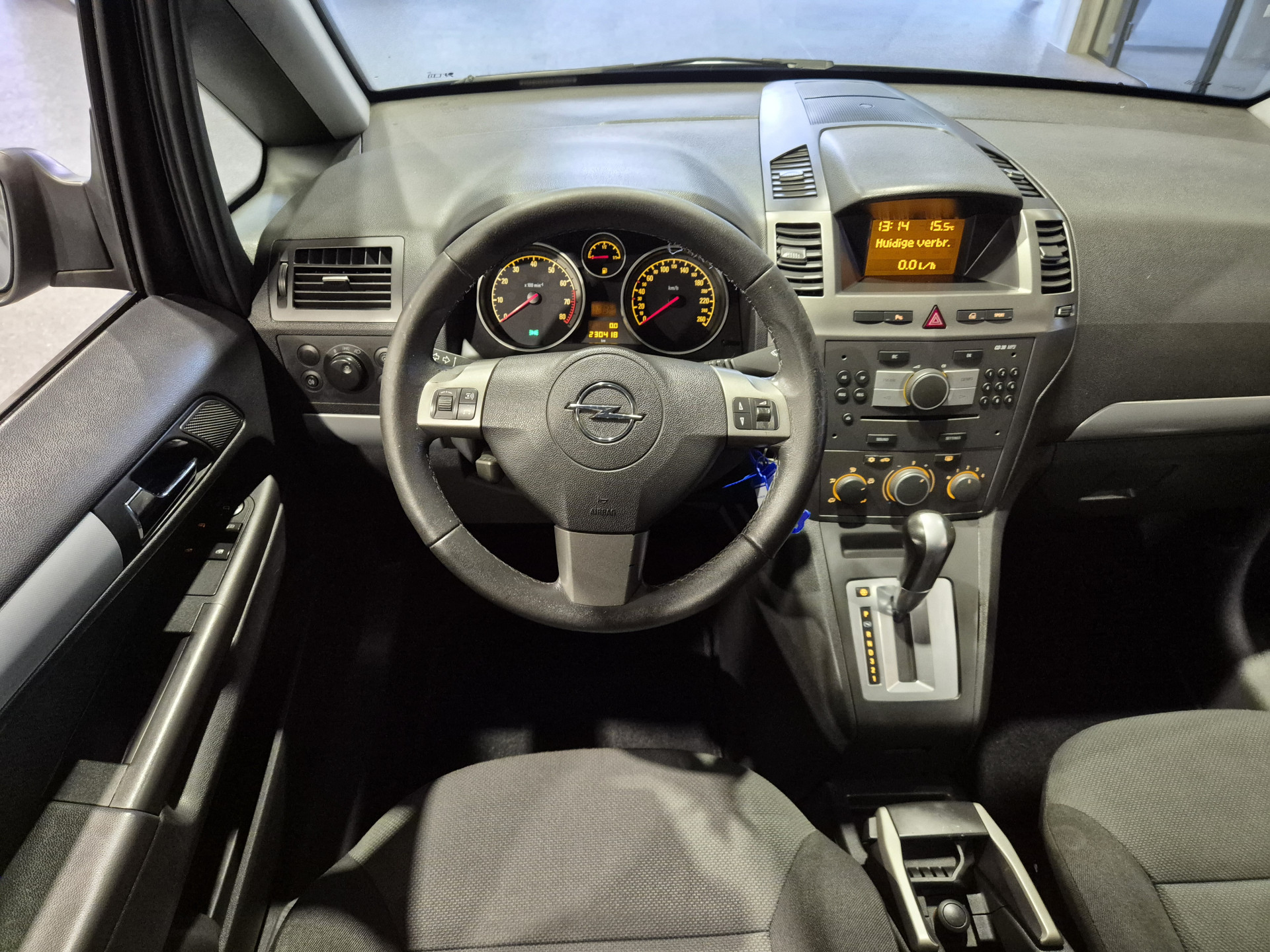 48691845-2.jpg