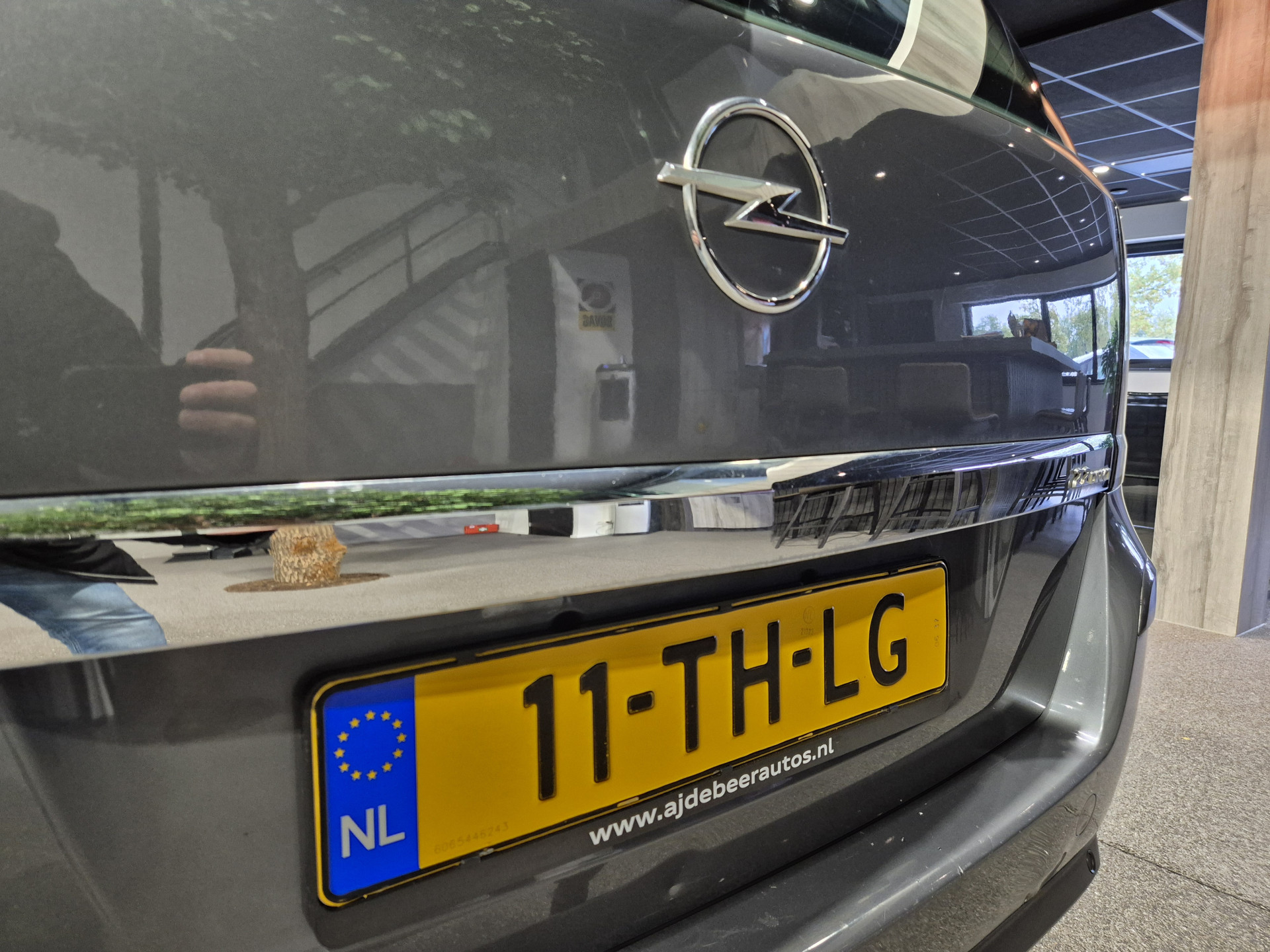 48691845-24.jpg